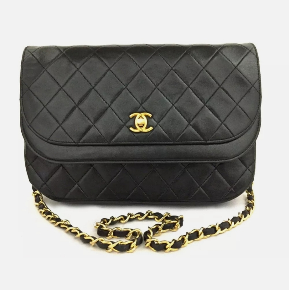🎉🎉HP🎉🎉Vintage CHANEL Black Half Moon Flap Shoulder Bag